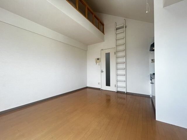 アネシスコート門口の物件内観写真