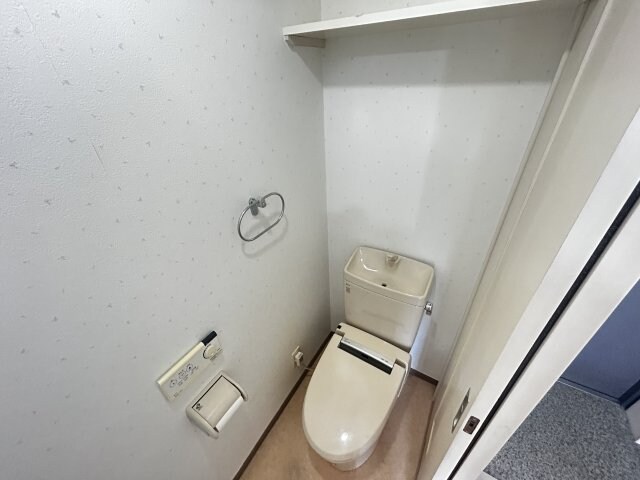 アネシスコート門口の物件内観写真