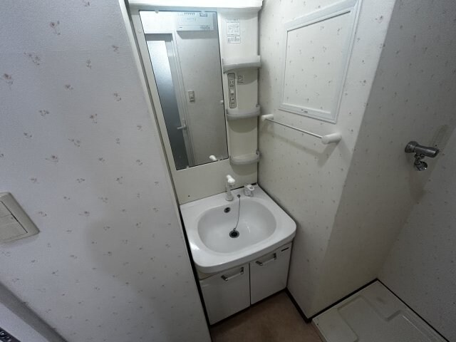 アネシスコート門口の物件内観写真