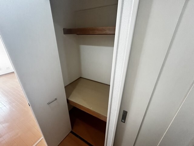 アネシスコート門口の物件内観写真