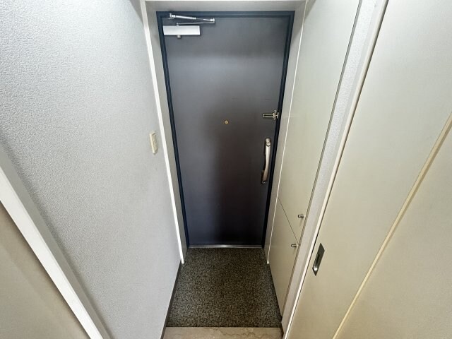 アネシスコート門口の物件内観写真