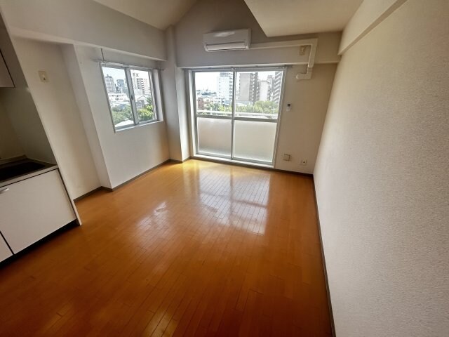 アネシスコート門口の物件内観写真