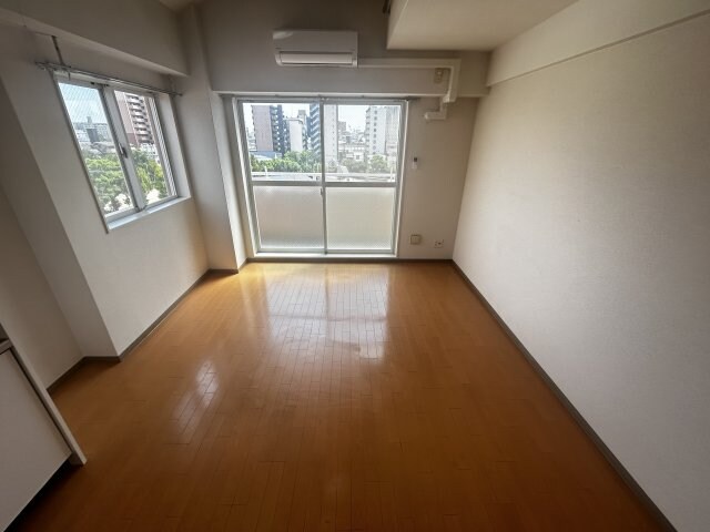 アネシスコート門口の物件内観写真