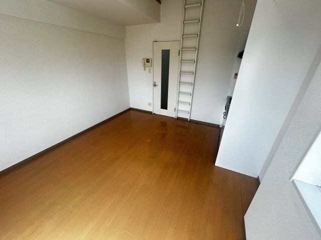 アネシスコート門口の物件内観写真