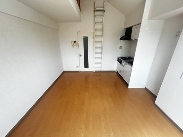 アネシスコート門口の物件内観写真