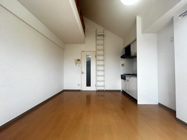 アネシスコート門口の物件内観写真