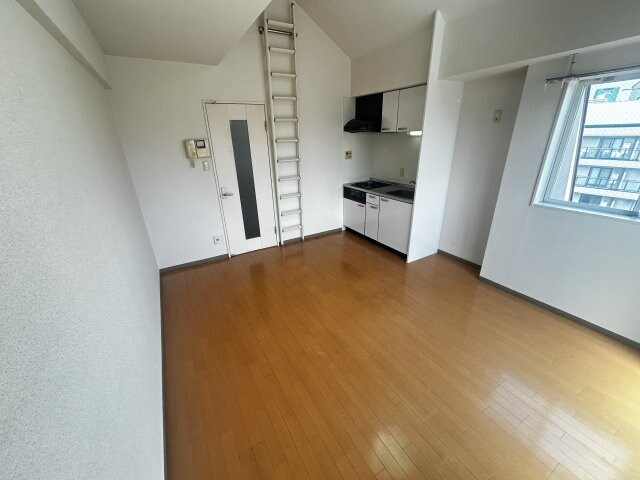 アネシスコート門口の物件内観写真