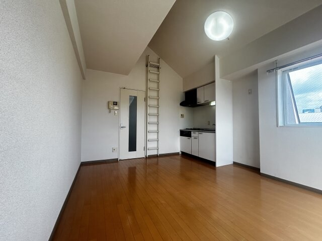 アネシスコート門口の物件内観写真