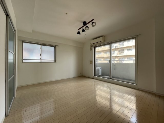 エスティ・ロアール神戸西の物件内観写真