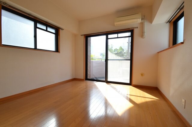 プレサンス神戸裁判所前の物件内観写真