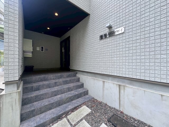 エヌエムサンカンテキャトフE棟の物件外観写真