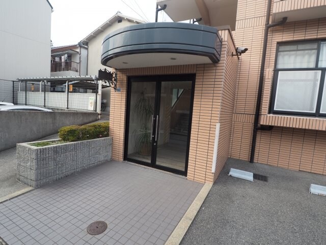 ハイネス岡本の物件外観写真