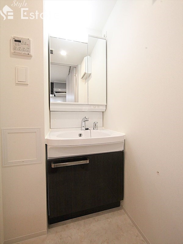 ディアレイシャス名古屋太閤通IIIの物件内観写真