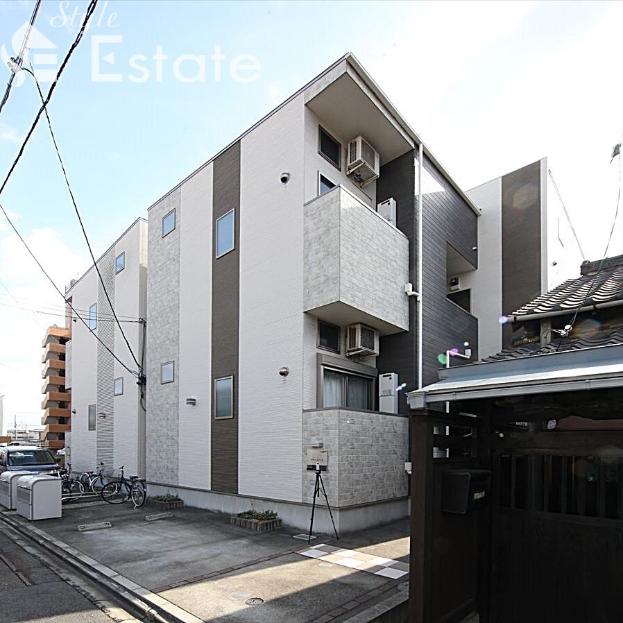 アインス グリュックの物件外観写真