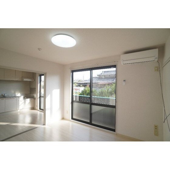 ラ・プリムヴェールＡ棟の物件内観写真