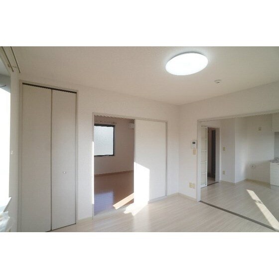 ラ・プリムヴェールＡ棟の物件内観写真