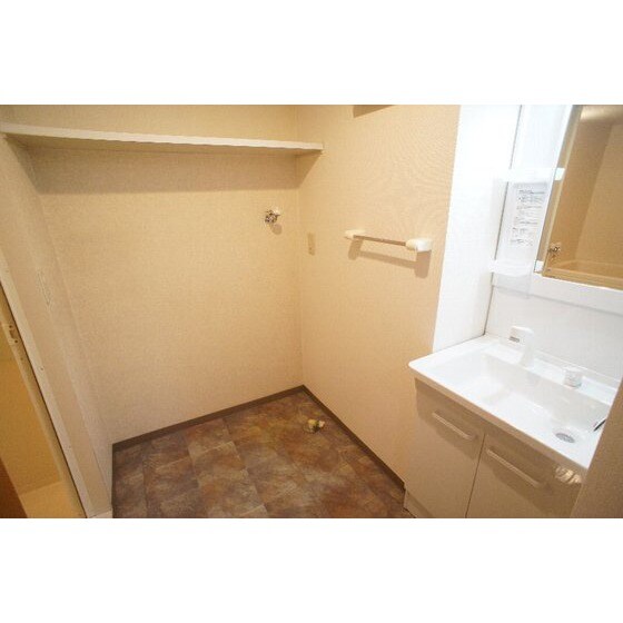 ルミエール中居　壱番館の物件内観写真