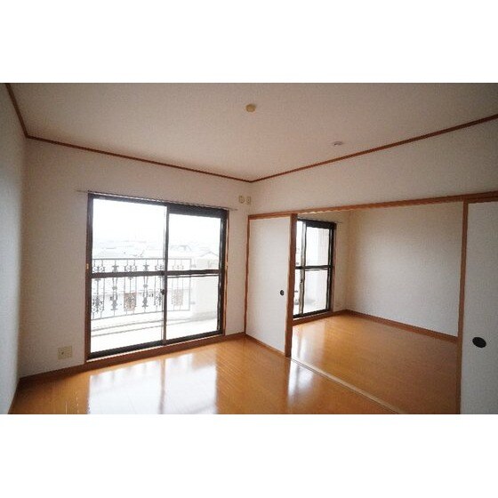 ルミエール中居　壱番館の物件内観写真