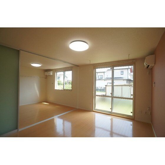 シルクツリーガーデンの物件内観写真