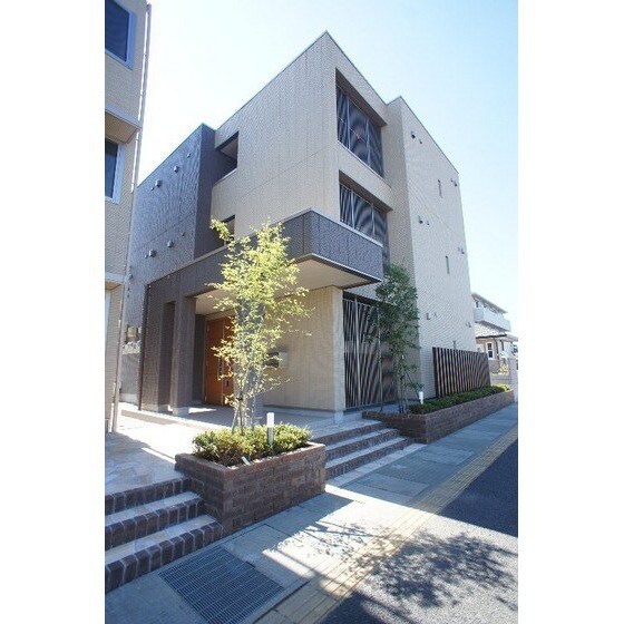 グラティア上中居の物件外観写真