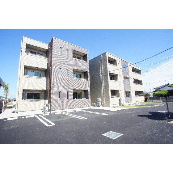 グラティア上中居の物件外観写真