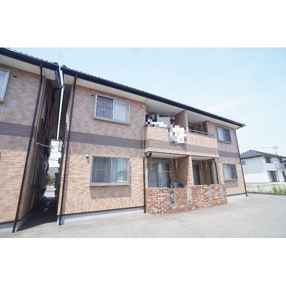 ニューシャルマンの物件外観写真