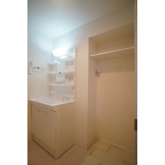 Ｄ－ＲＯＯＭ台新田町の物件内観写真