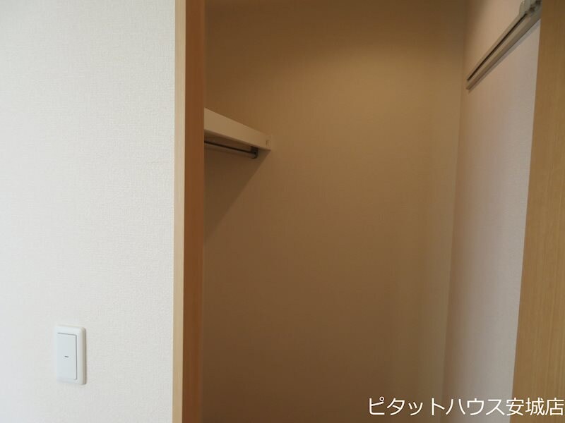 ハイツ岡崎柱　南棟の物件内観写真