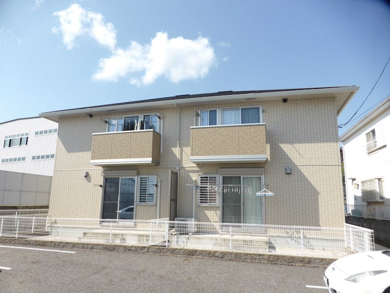 カーミー・芳川の物件外観写真