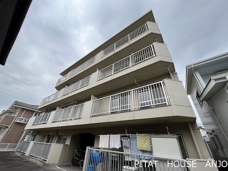 ファミールMの物件外観写真