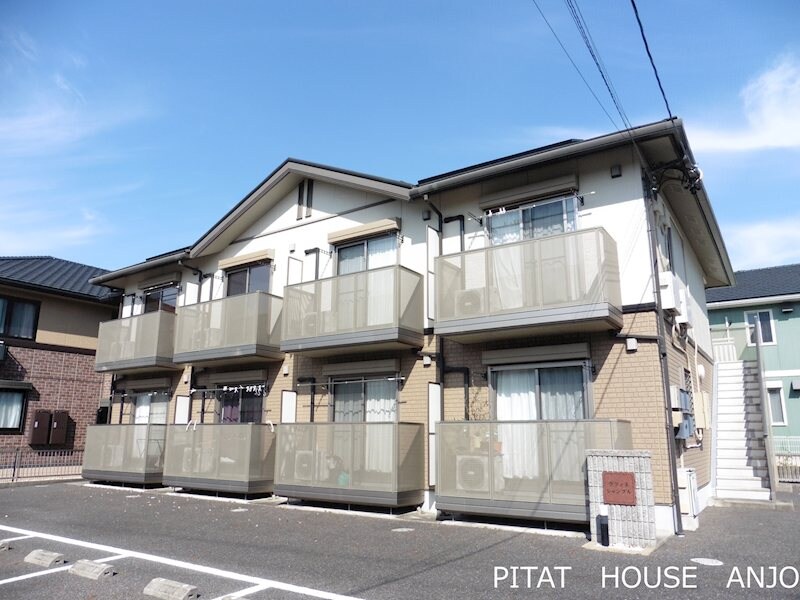 ラフィネシャンブルの物件外観写真