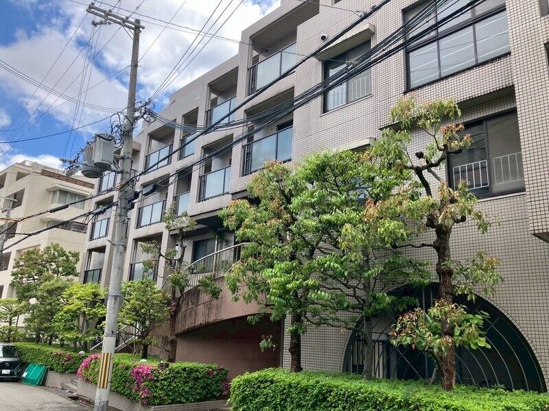 ロイヤル苦楽園の物件外観写真