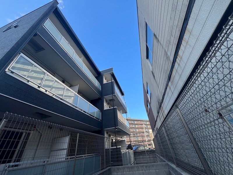 リブリスカイブルーサンの物件外観写真