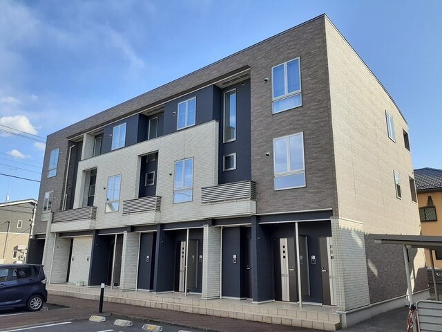 ワールドプレイスＥの物件外観写真