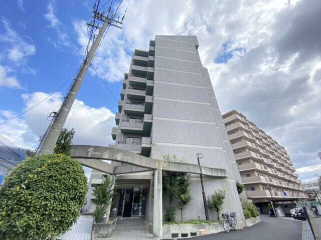 ファミールメゾンの物件外観写真