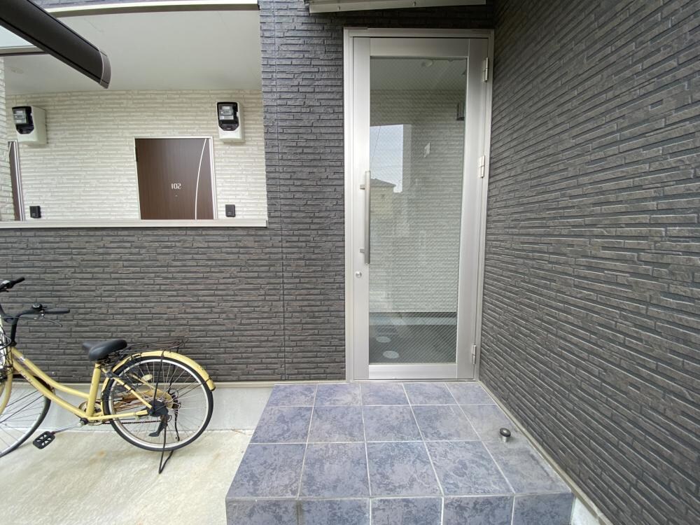 アズール尼崎の物件外観写真