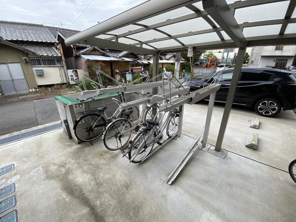 アズール尼崎の物件外観写真