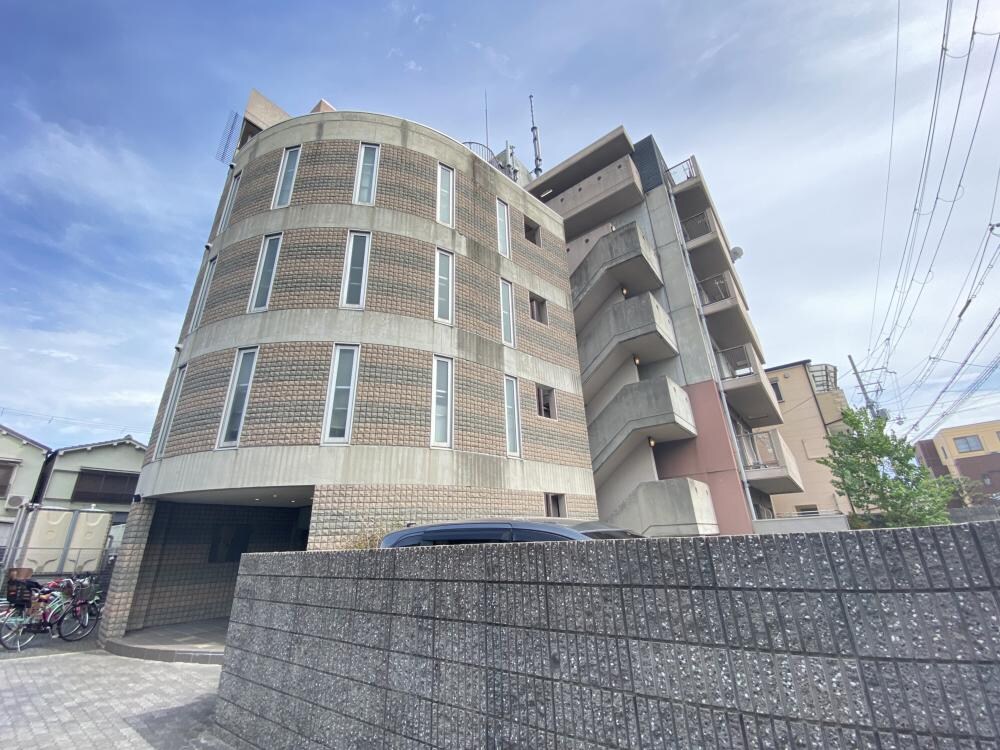 Y’sコート蘭びっくの物件外観写真