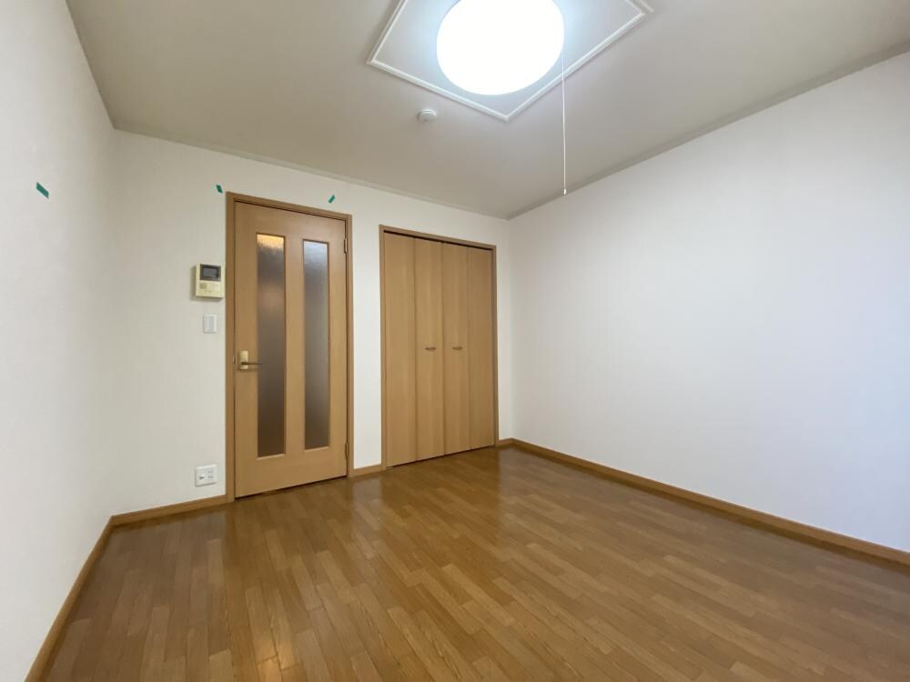 エテルノ昆陽3の物件内観写真