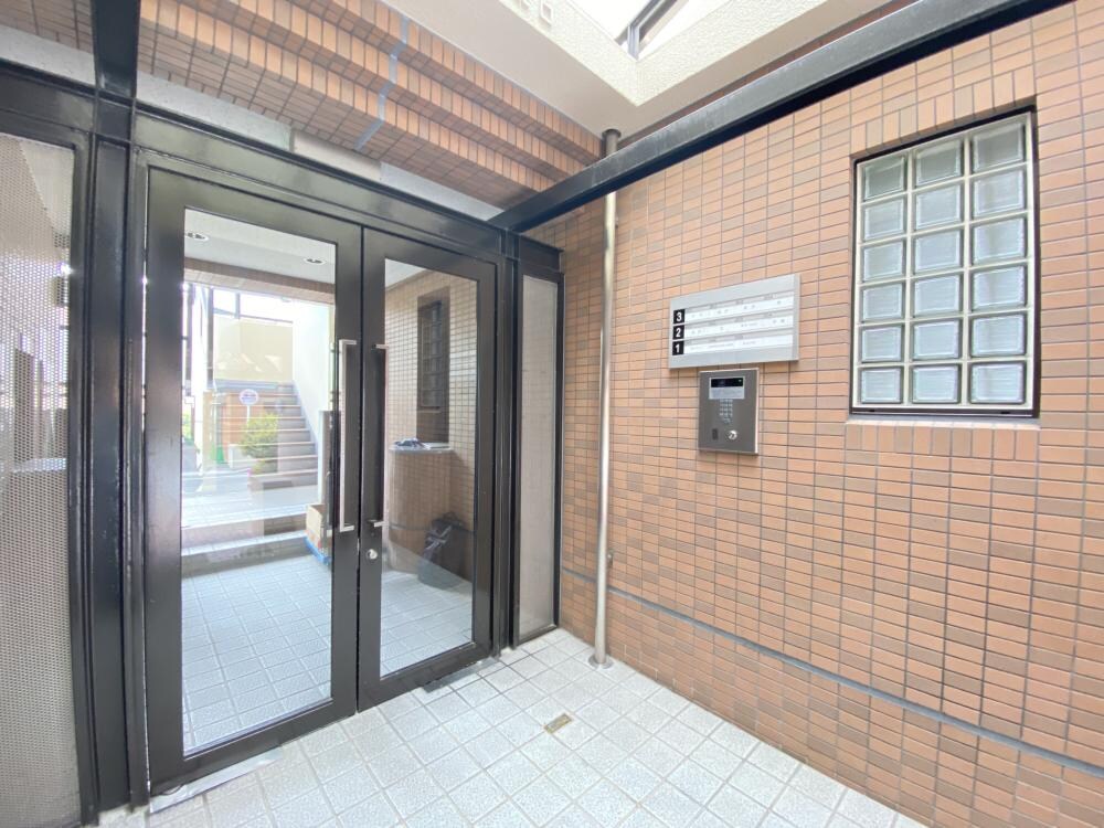 ロイヤル西宮北口の物件外観写真