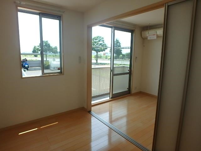 メゾンジュネスの物件内観写真