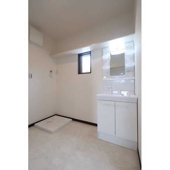 ＳＯＵＴＨ－ＧＡＲＡＧＥの物件内観写真