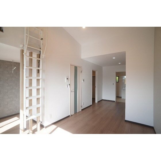 ＳＯＵＴＨ－ＧＡＲＡＧＥの物件内観写真