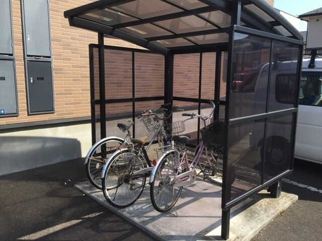 アヴァンセ栗生の物件外観写真