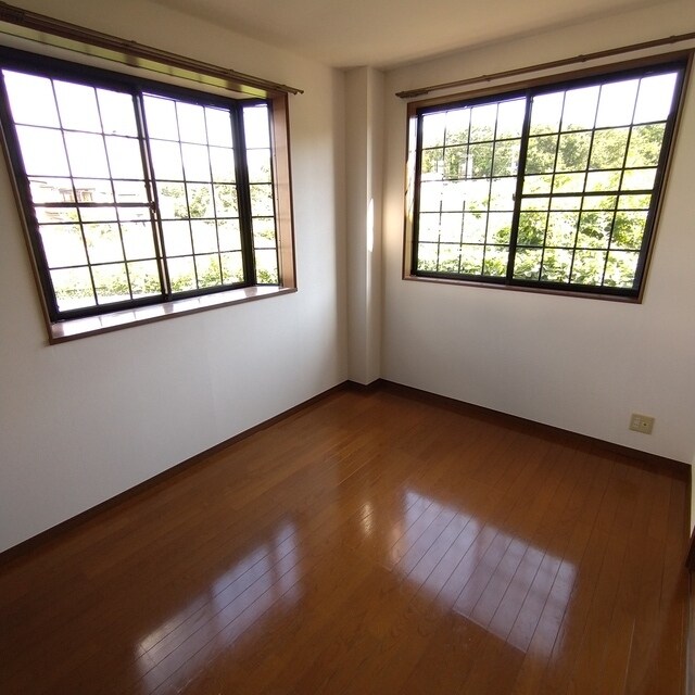 シュトラール弐番館の物件内観写真