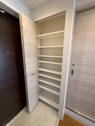 コーラルポワント難波WESTの物件内観写真