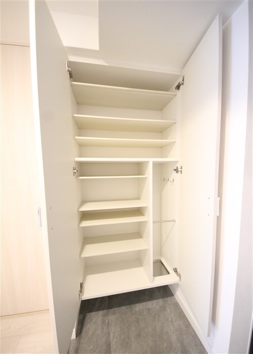 コンフォリア・リヴ新大阪WESTの物件内観写真