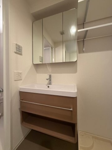 セレニテフラン本町の物件内観写真