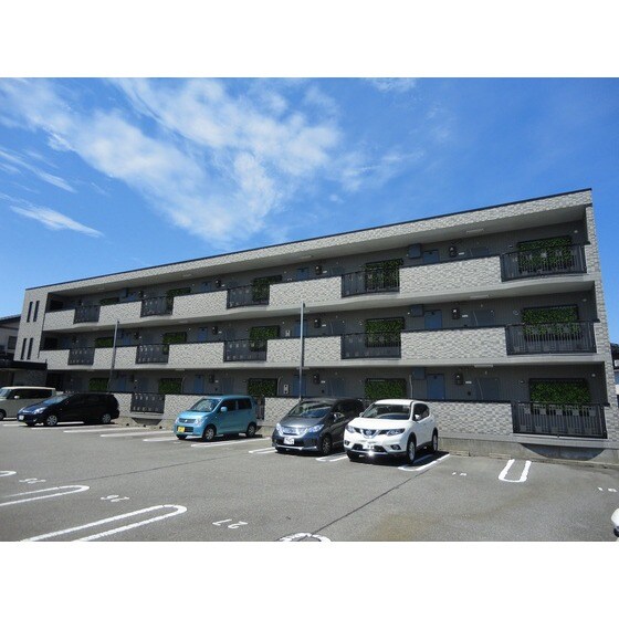 エステート新庄の物件外観写真