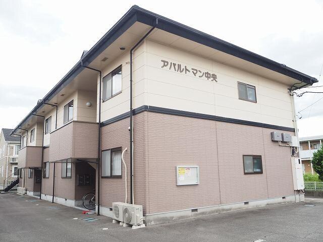 アパルトマン中央の物件外観写真